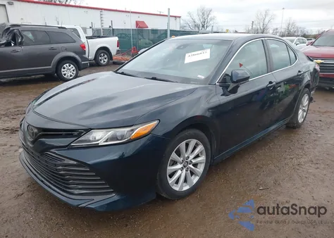 2018 Toyota Camry Le из США, поврежденный, VIN 4T1B11HK3JU583090